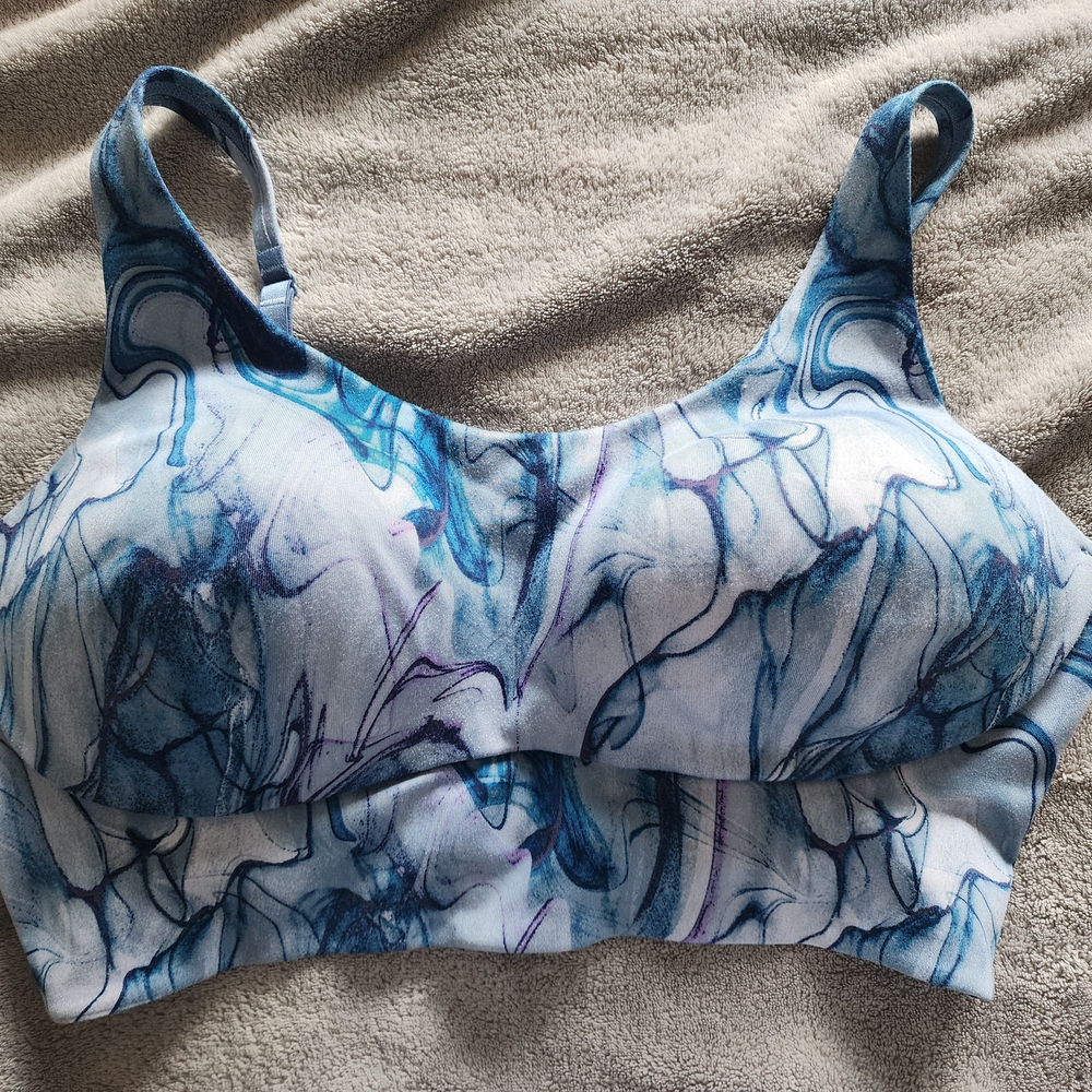 Victoria's Secret Blue and White Marble Print Sports Bra